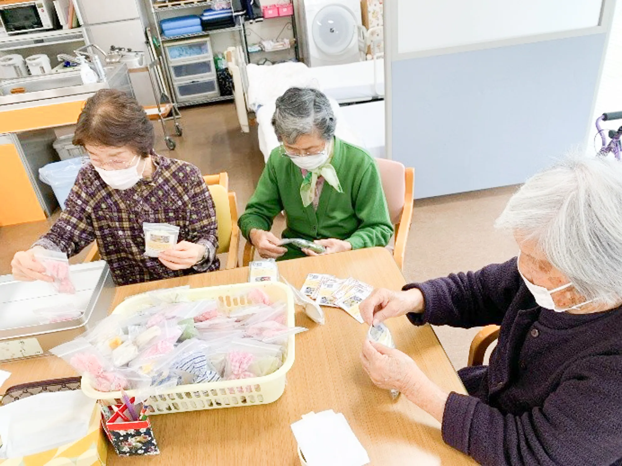 地域貢献活動（コーヒー消臭剤作り