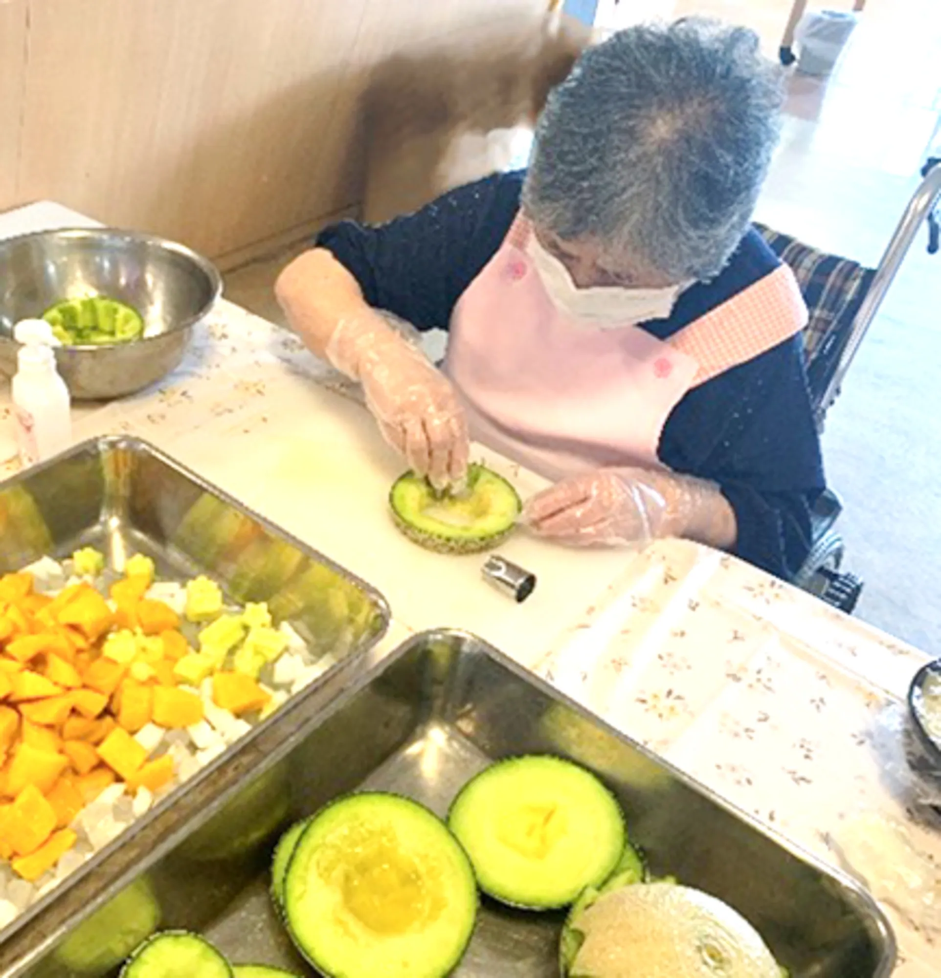 レクリエーション（フルーツポンチ作り）