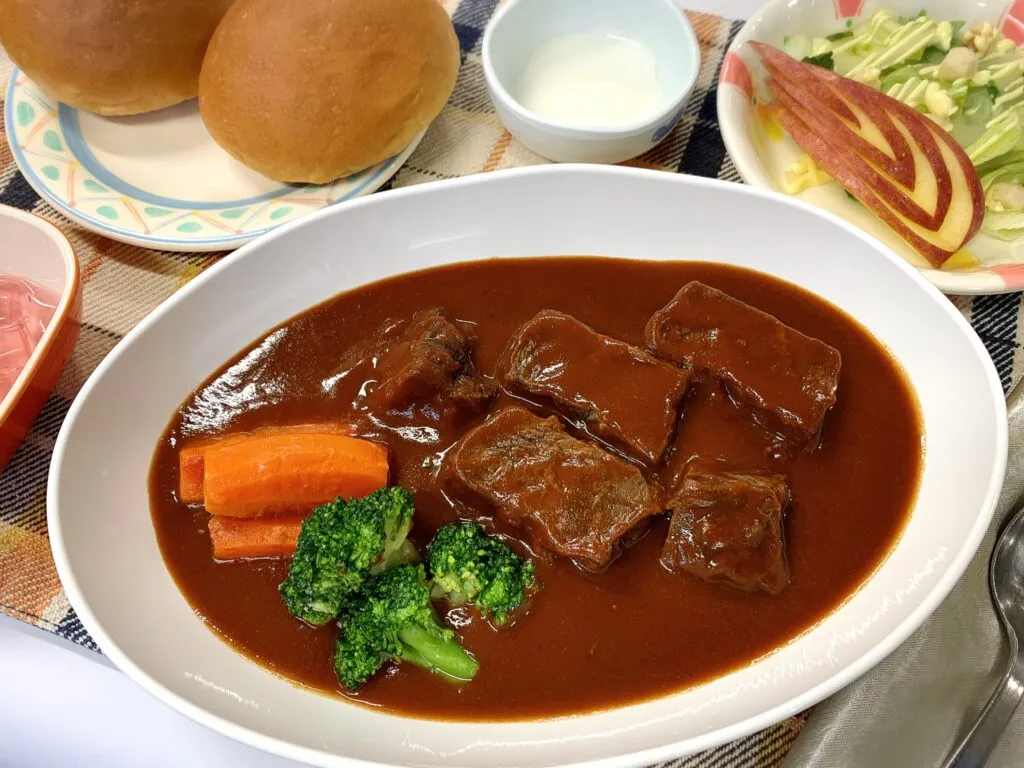 メニュー例：国産牛ほほ肉のビーフシチュー