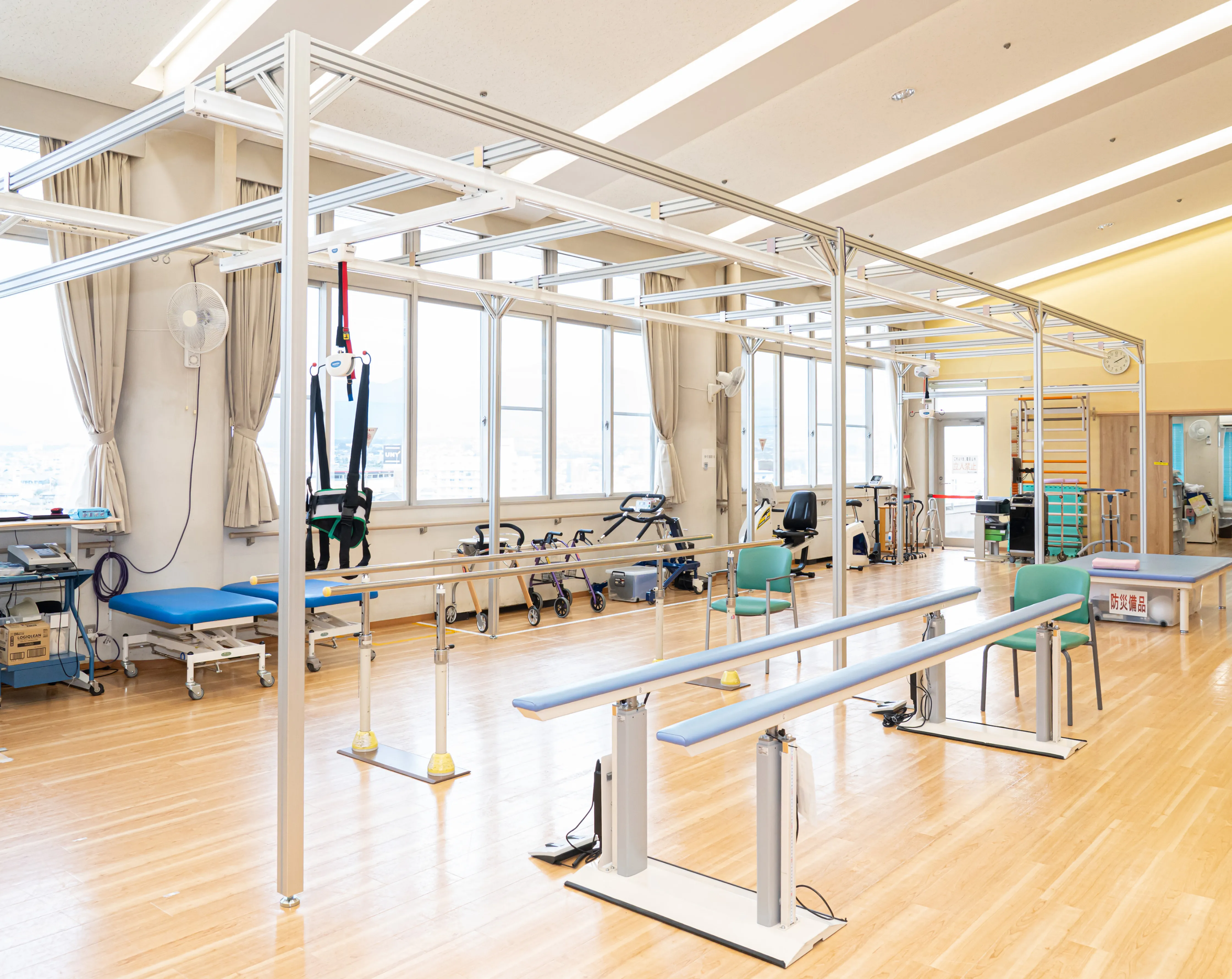 安全懸架装置 レール走行式据置型リフト